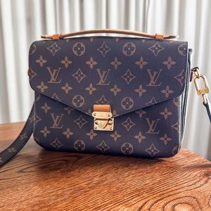 Louis Vuitton Pochette Metis Monogram Crossbody Satchel Bag